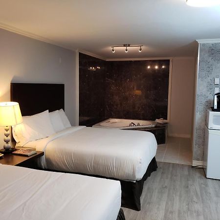 Regency Inn & Suites Cornwall Extérieur photo
