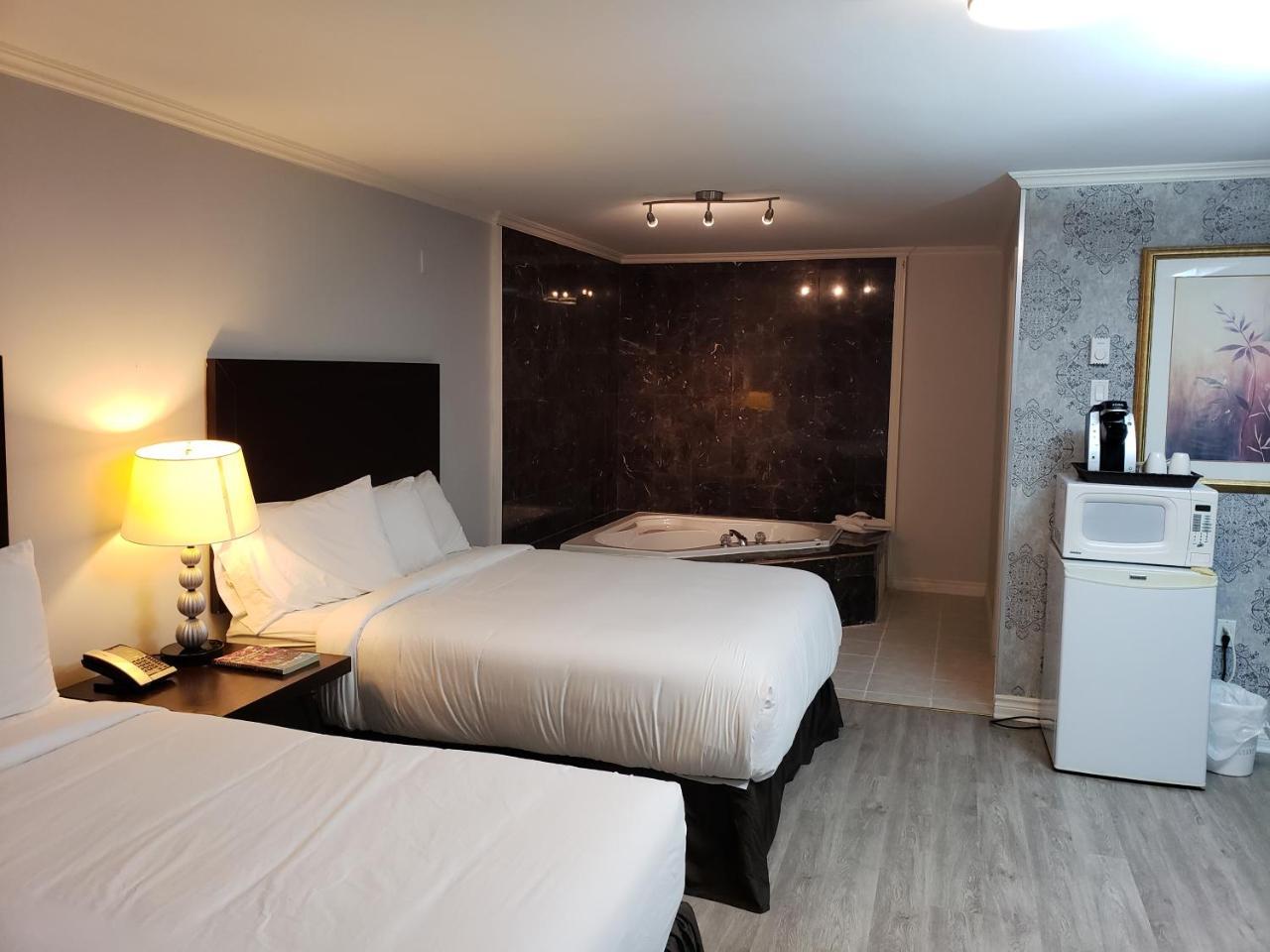 Regency Inn & Suites Cornwall Extérieur photo