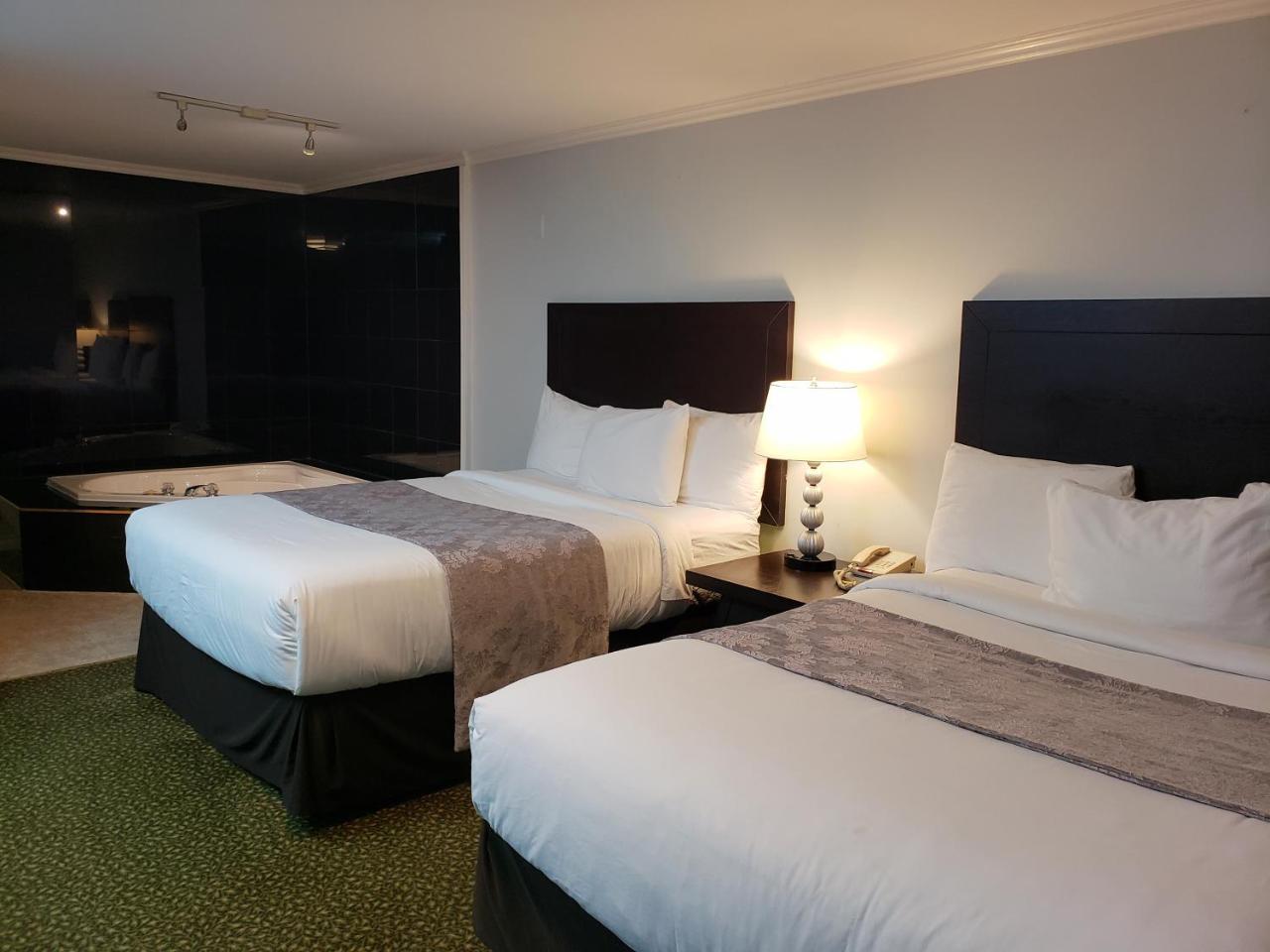 Regency Inn & Suites Cornwall Extérieur photo