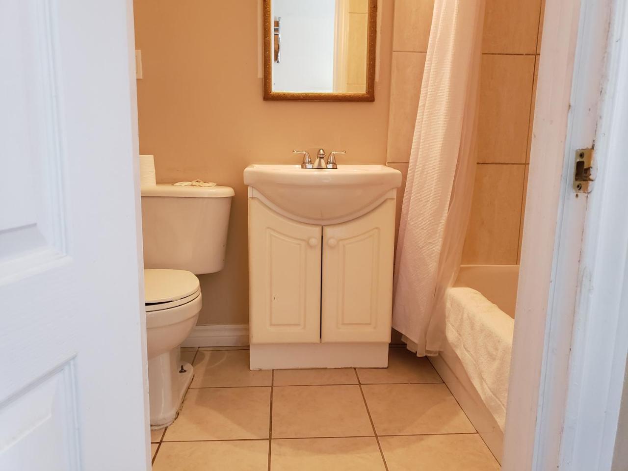 Regency Inn & Suites Cornwall Extérieur photo