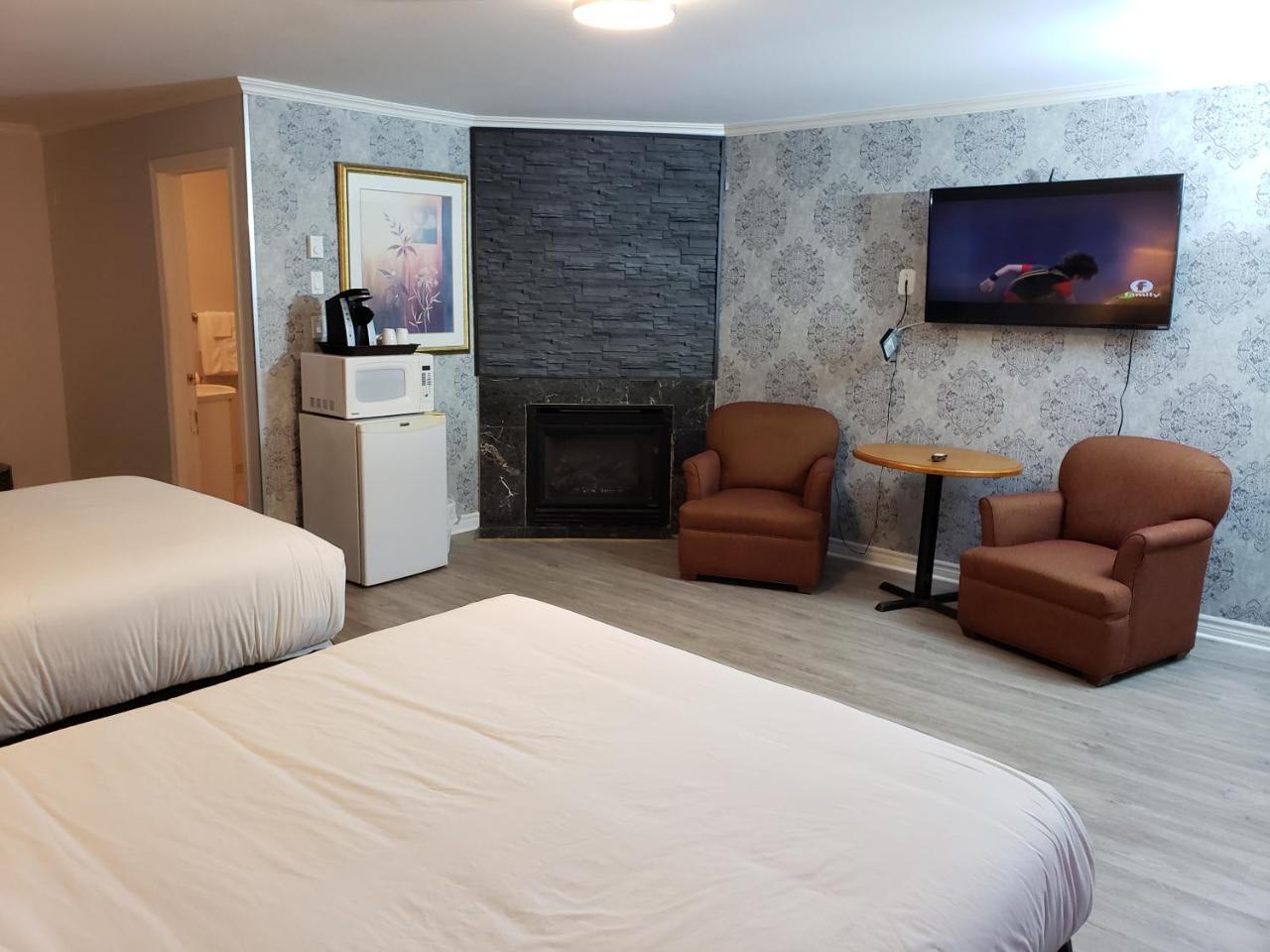 Regency Inn & Suites Cornwall Extérieur photo