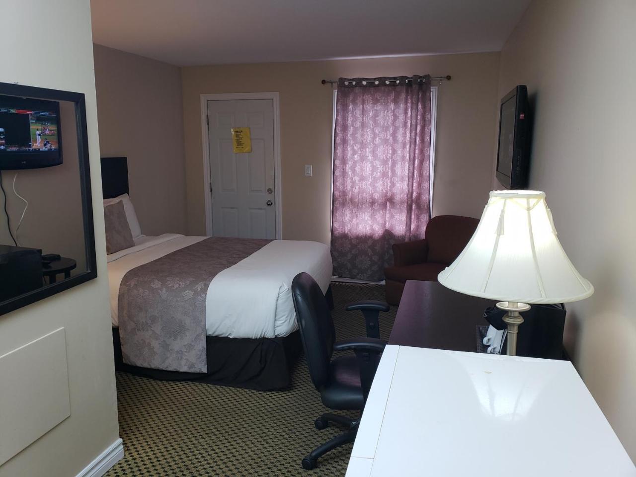 Regency Inn & Suites Cornwall Extérieur photo