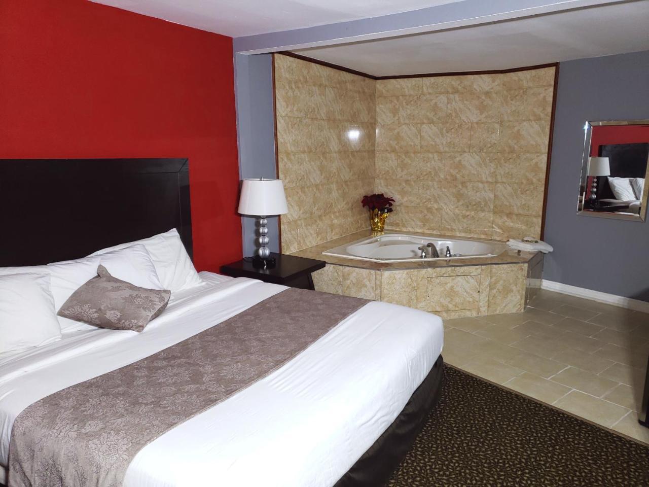 Regency Inn & Suites Cornwall Extérieur photo